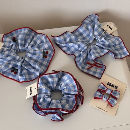 格紋櫻桃刺繡髮圈－紅邊藍格-收腰圈款細節｜https://igowo.tw/