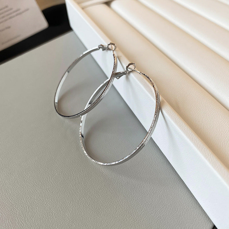金色銀針花朵圓形耳環－細節特寫22｜https://igowo.tw/