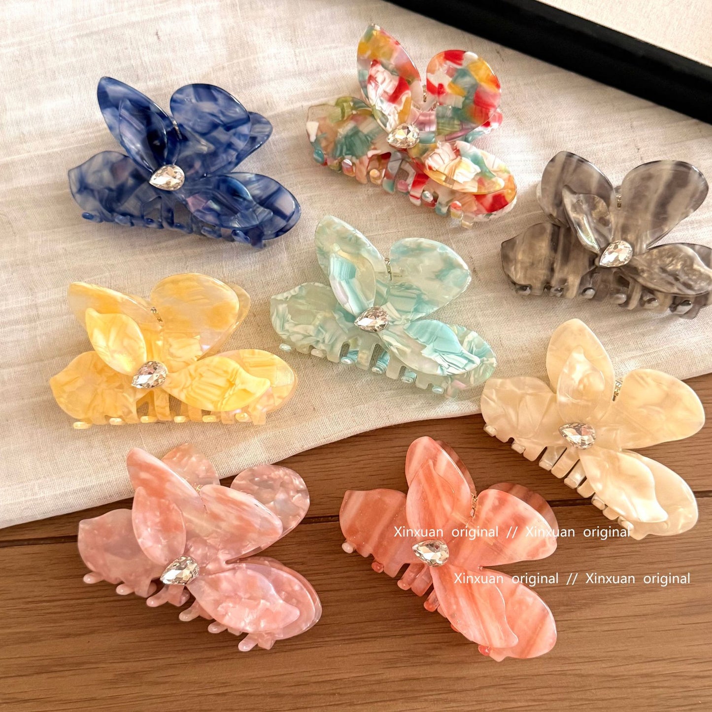 醋酸板材蝴蝶鯊魚夾－商品主圖｜https://igowo.tw/