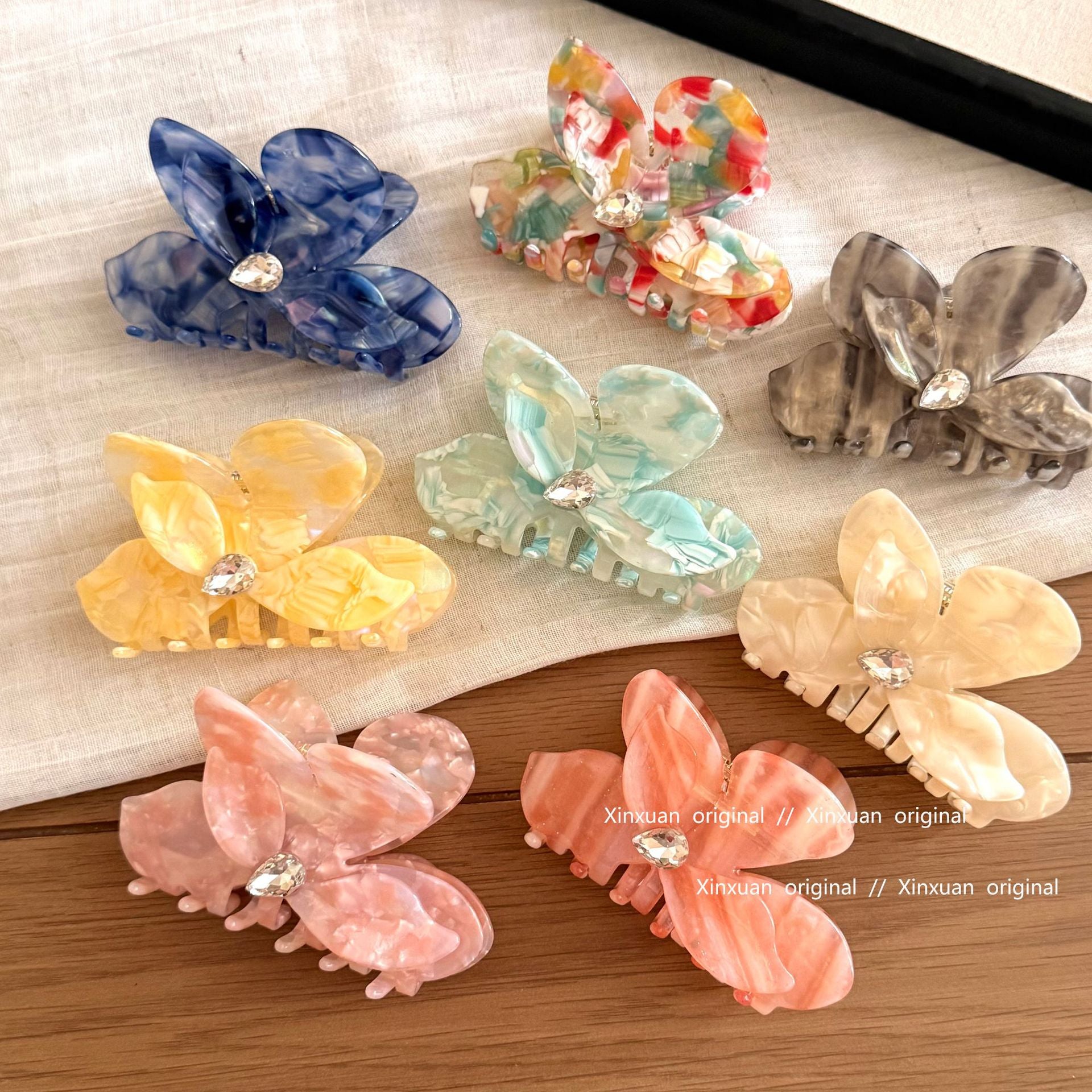 醋酸板材蝴蝶鯊魚夾－商品主圖｜https://igowo.tw/