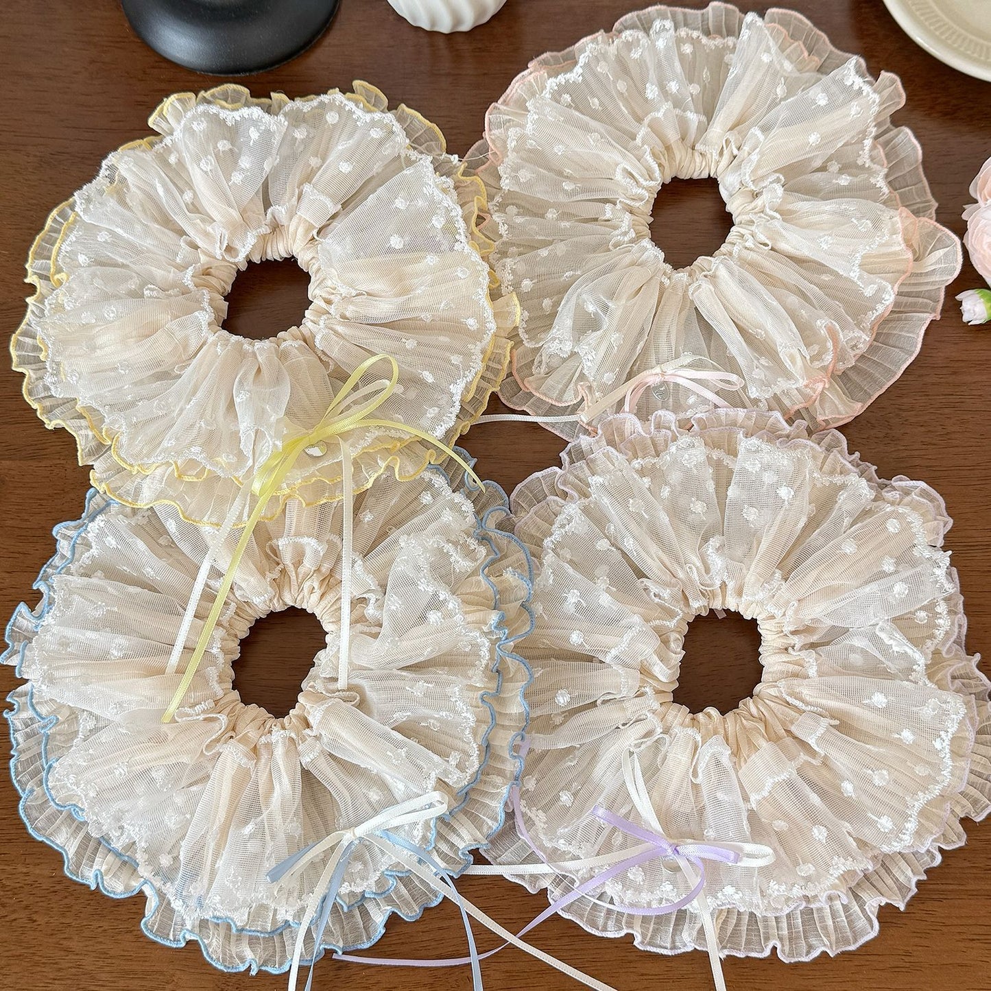 蕾絲波點大腸圈髮圈－黃色鎖邊髮圈款細節｜https://igowo.tw/