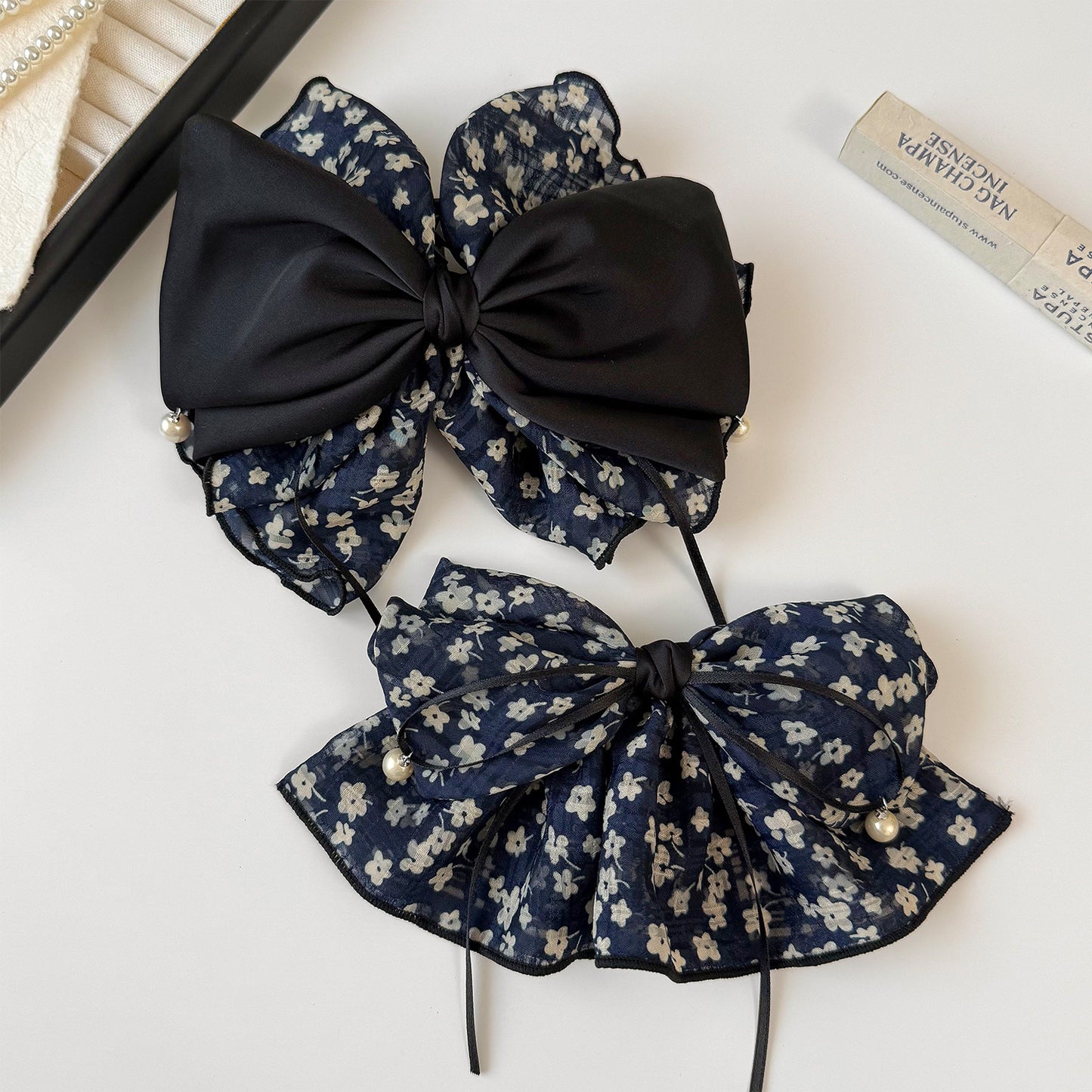 藍色緞帶蝴蝶結鯊魚夾－商品主圖｜https://igowo.tw/