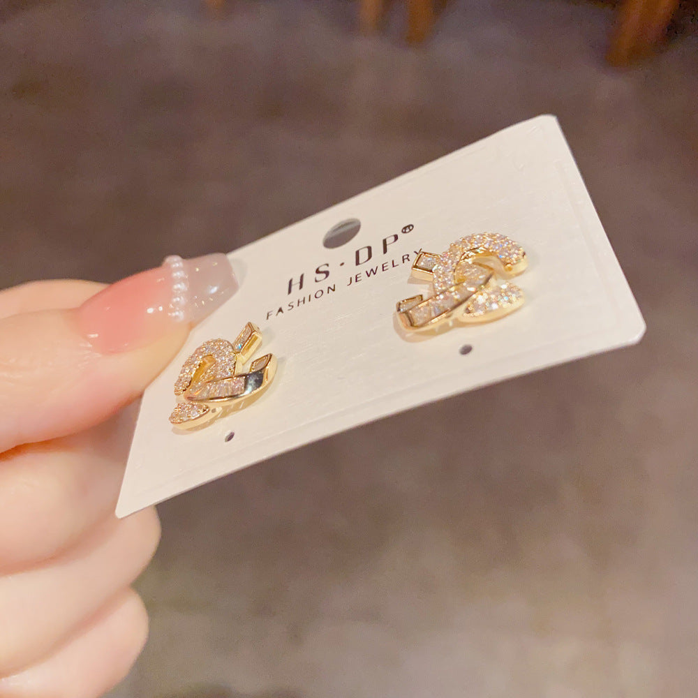 鋯石交叉微鑲耳釘－商品主圖｜https://igowo.tw/