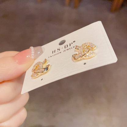 鋯石交叉微鑲耳釘－商品主圖｜https://igowo.tw/
