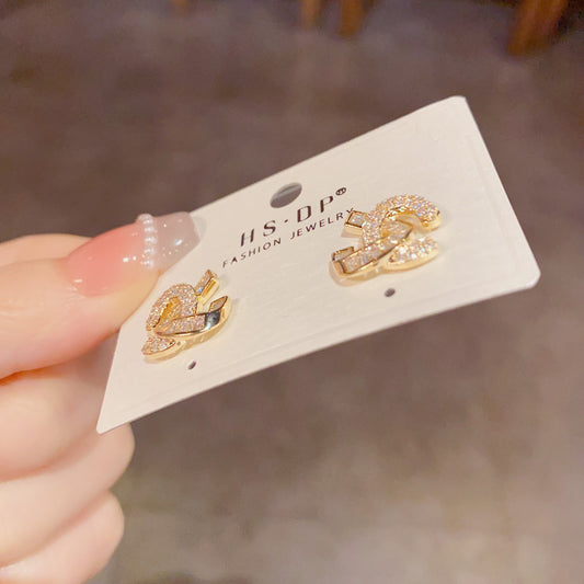 鋯石交叉微鑲耳釘－商品主圖｜https://igowo.tw/