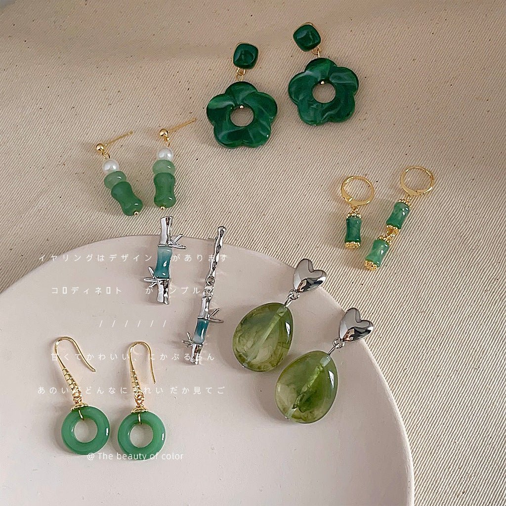 綠色簡約耳釘－商品主圖｜https://igowo.tw/