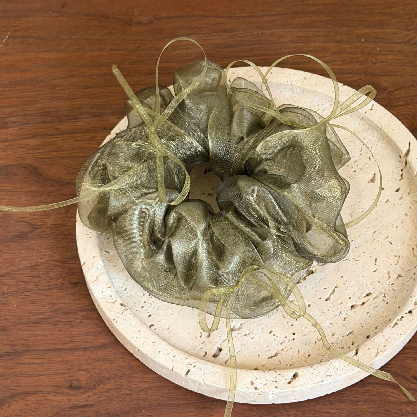 綠色緞帶髮圈