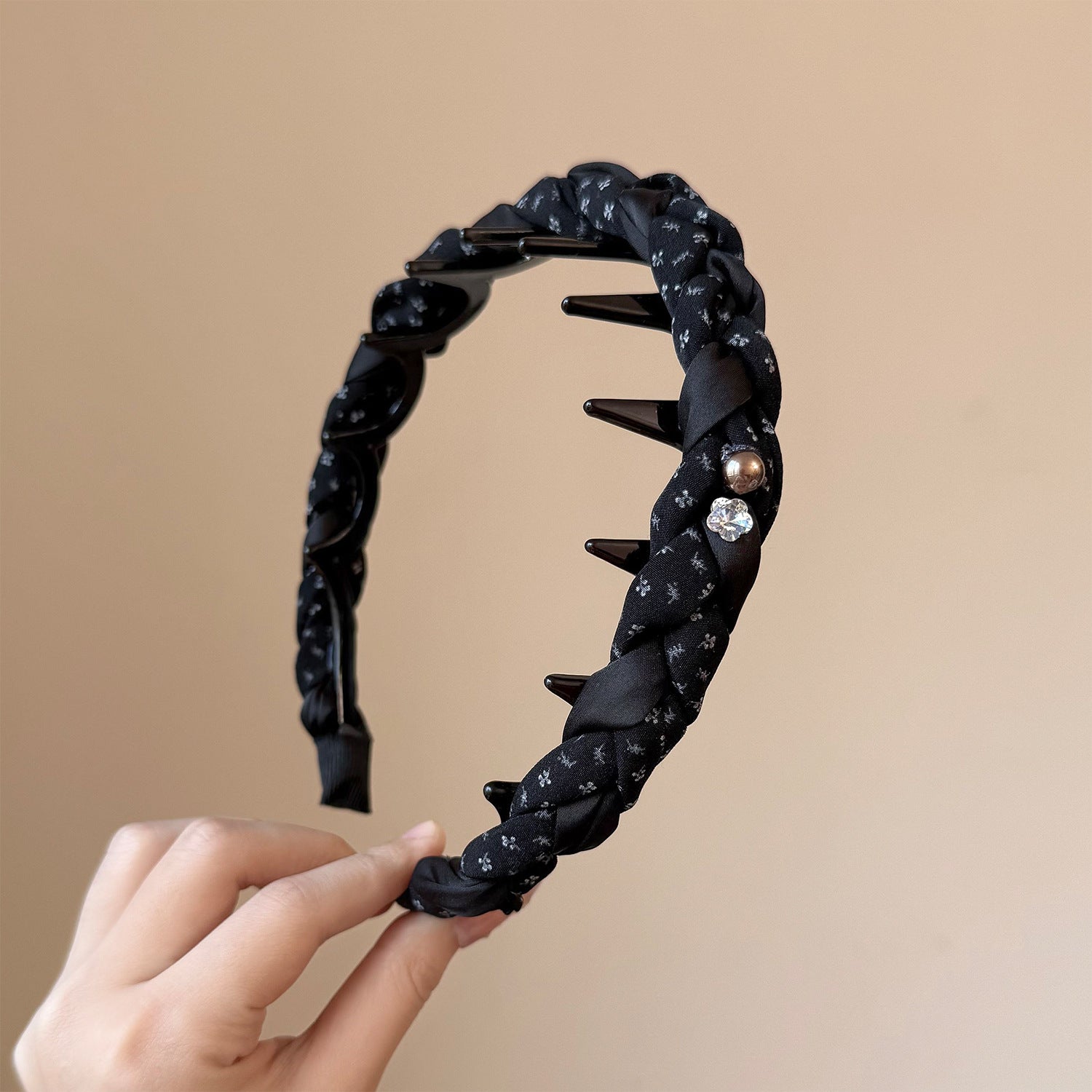 珍珠鋯石扭紋髮箍－商品主圖｜https://igowo.tw/