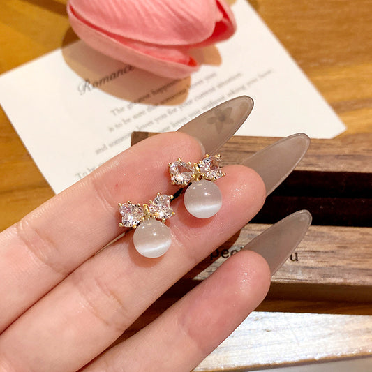 貓眼石蝴蝶結愛心耳釘－商品主圖｜https://igowo.tw/