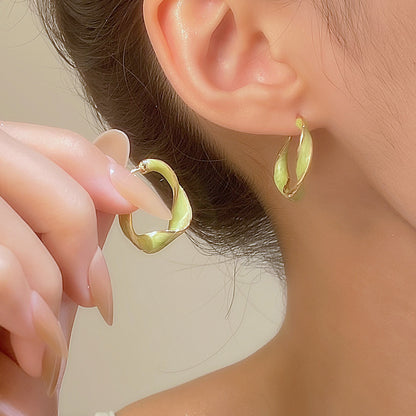 彩色琺瑯C形圓圈耳環－白KG-299款細節37｜https://igowo.tw/