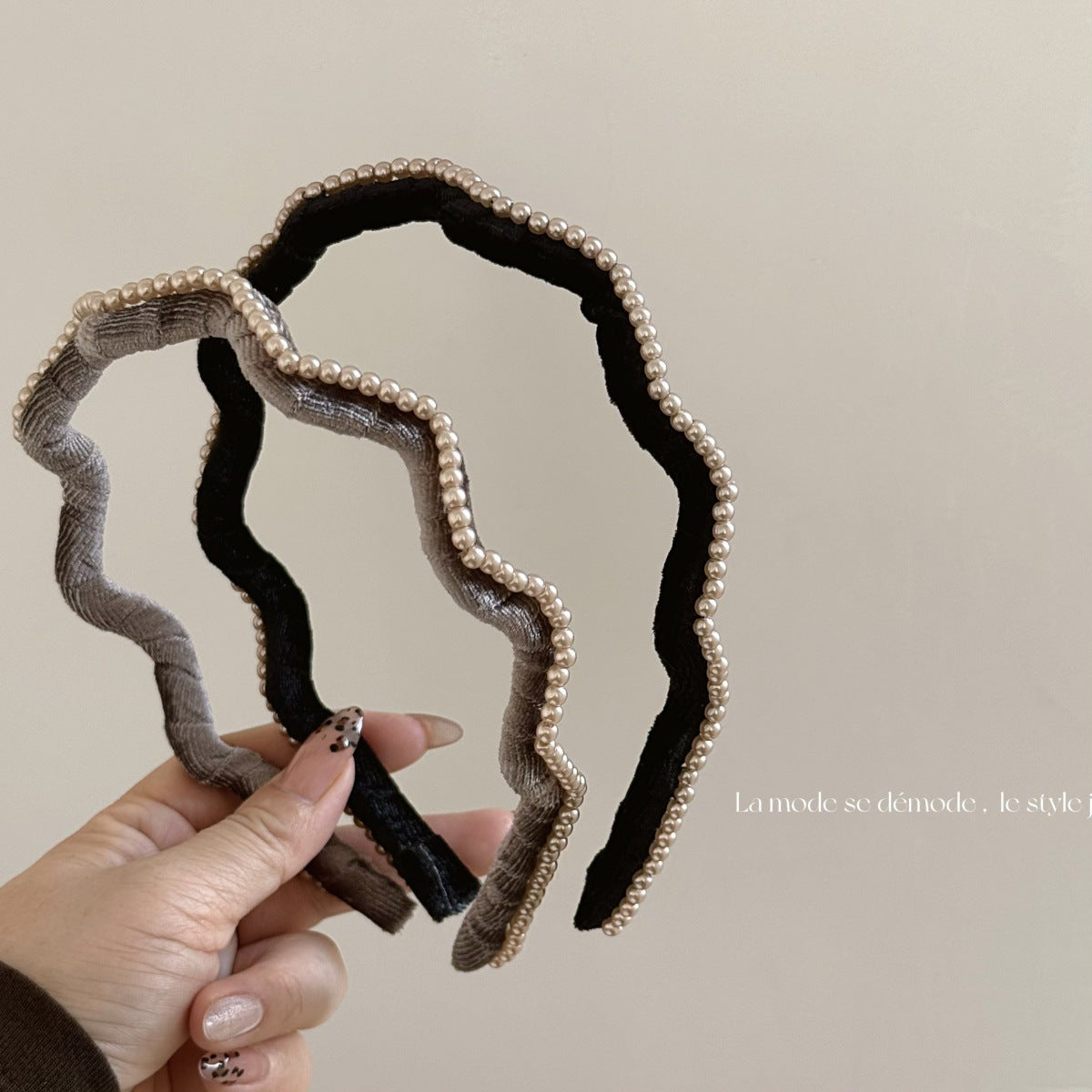 珍珠波浪簡約髮箍－商品主圖｜https://igowo.tw/