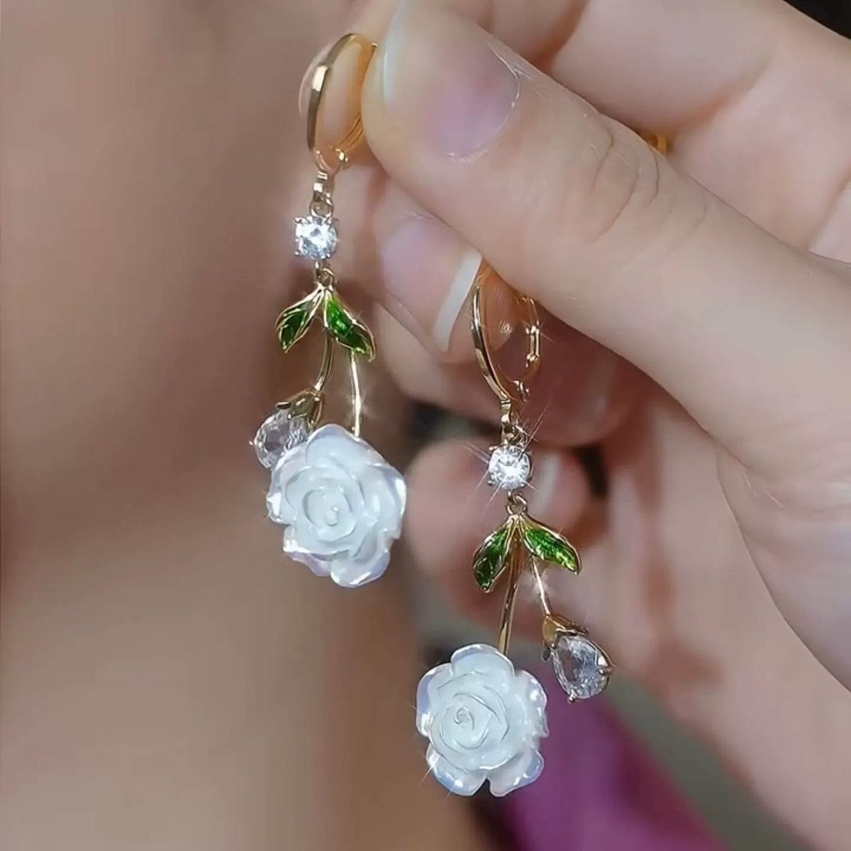 珍珠山茶花流蘇耳環－商品主圖｜https://igowo.tw/