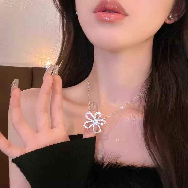 鋯石花朵微鑲項鍊－商品主圖｜https://igowo.tw/