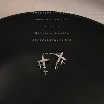 鋯石銀針微鑲小巧耳釘－細節特寫1｜https://igowo.tw/
