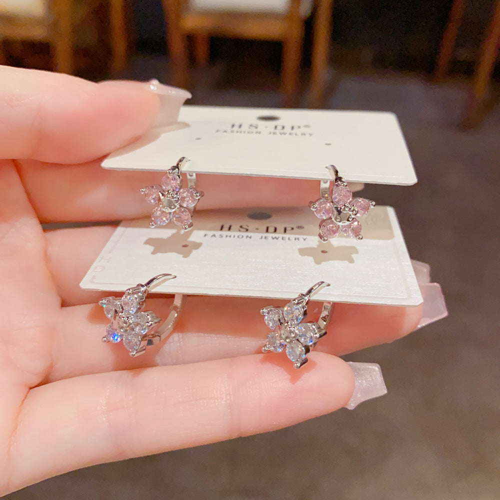 鋯石花朵簡約耳扣－商品主圖｜https://igowo.tw/