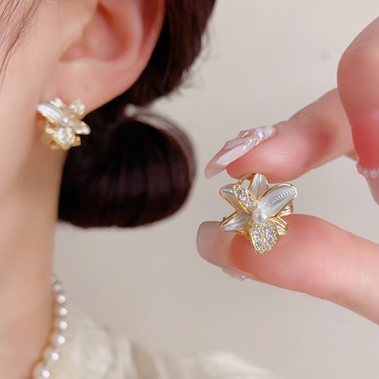 鋯石花朵耳釘－商品主圖｜https://igowo.tw/