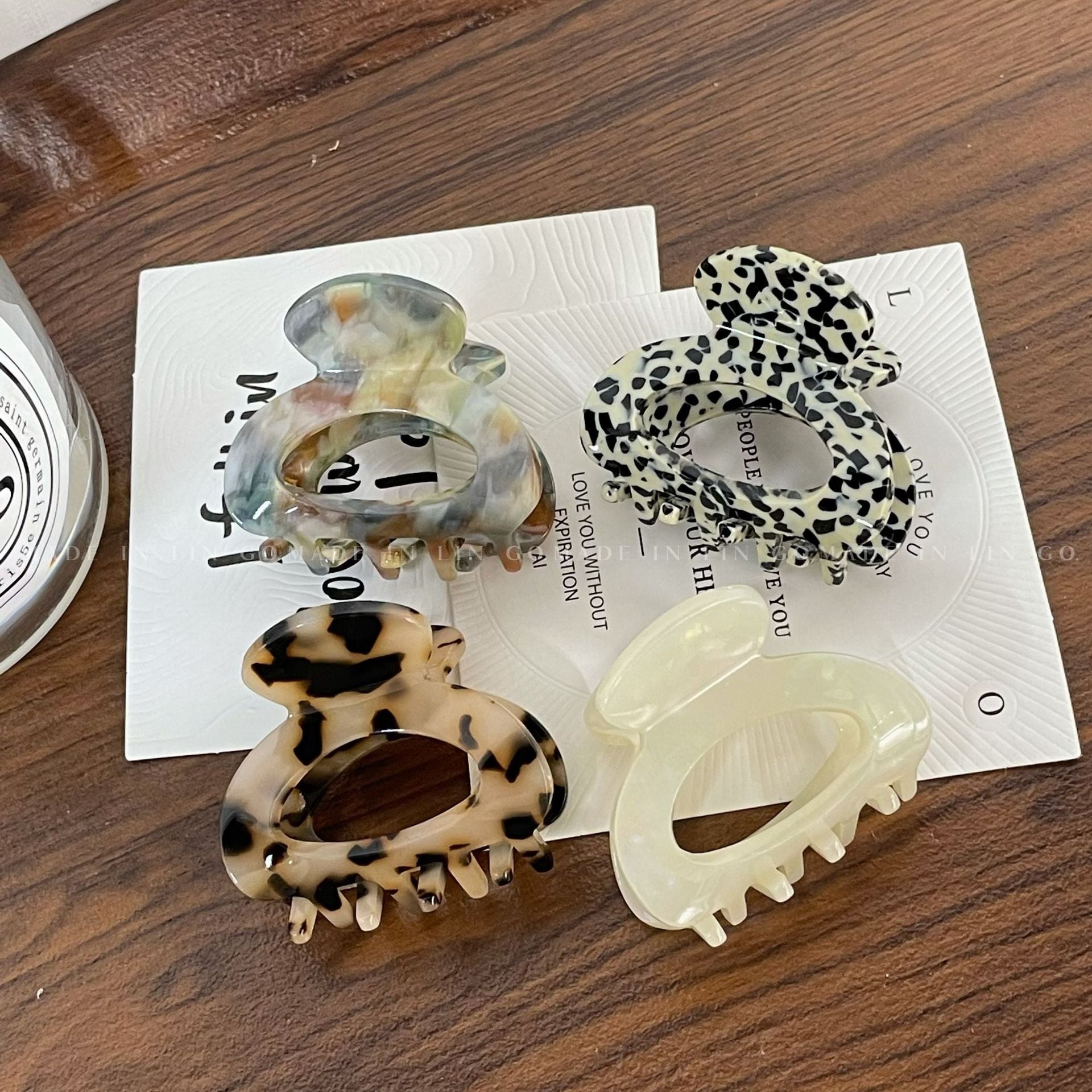醋酸板材簡約鯊魚夾－商品主圖｜https://igowo.tw/