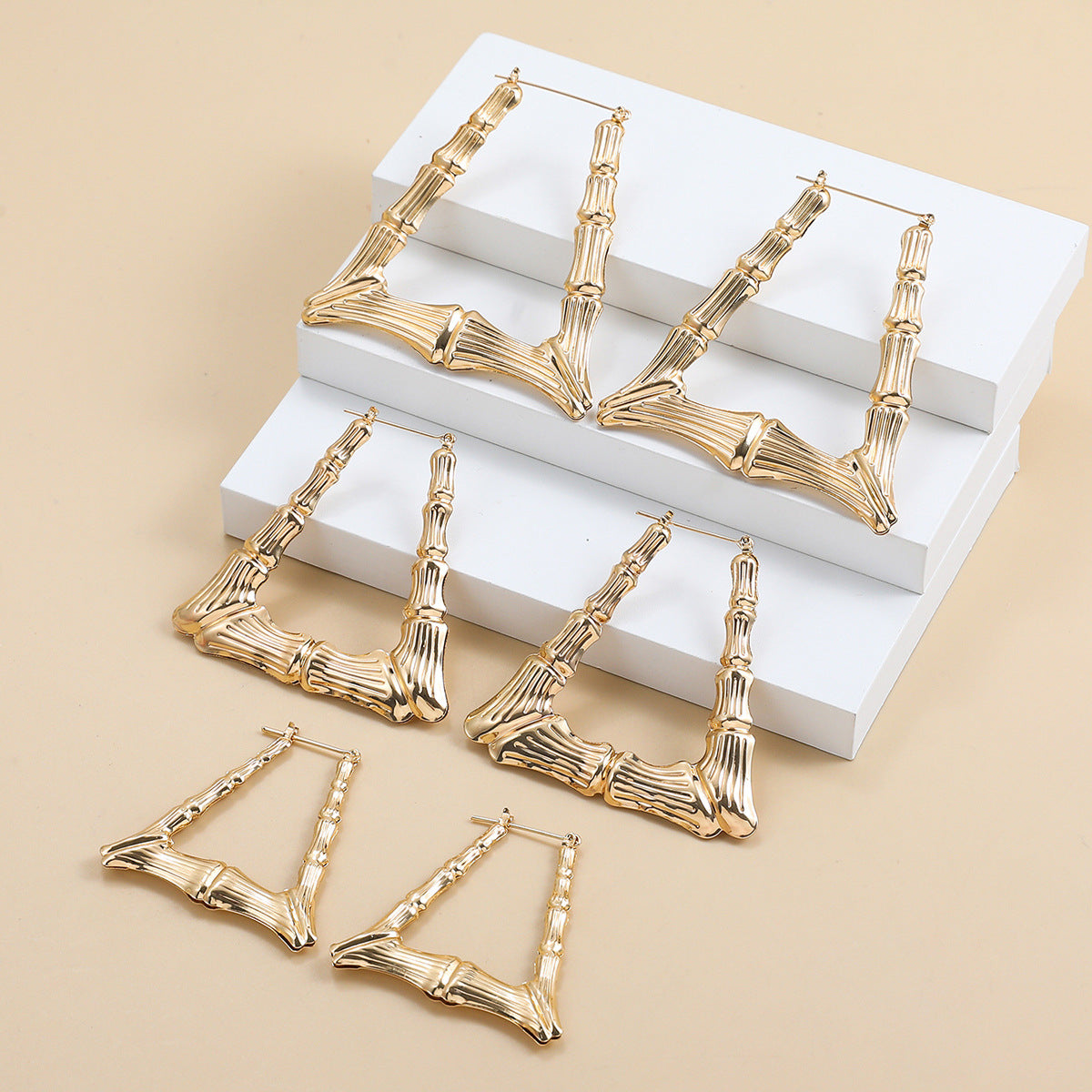 金色竹節誇張耳環－商品主圖｜https://igowo.tw/