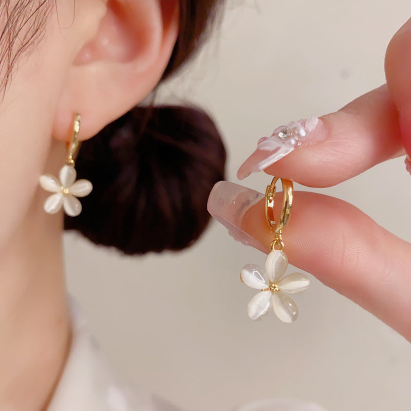 貓眼石花朵簡約耳環－商品主圖｜https://igowo.tw/