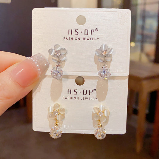 貓眼石花朵簡約耳墜－商品主圖｜https://igowo.tw/