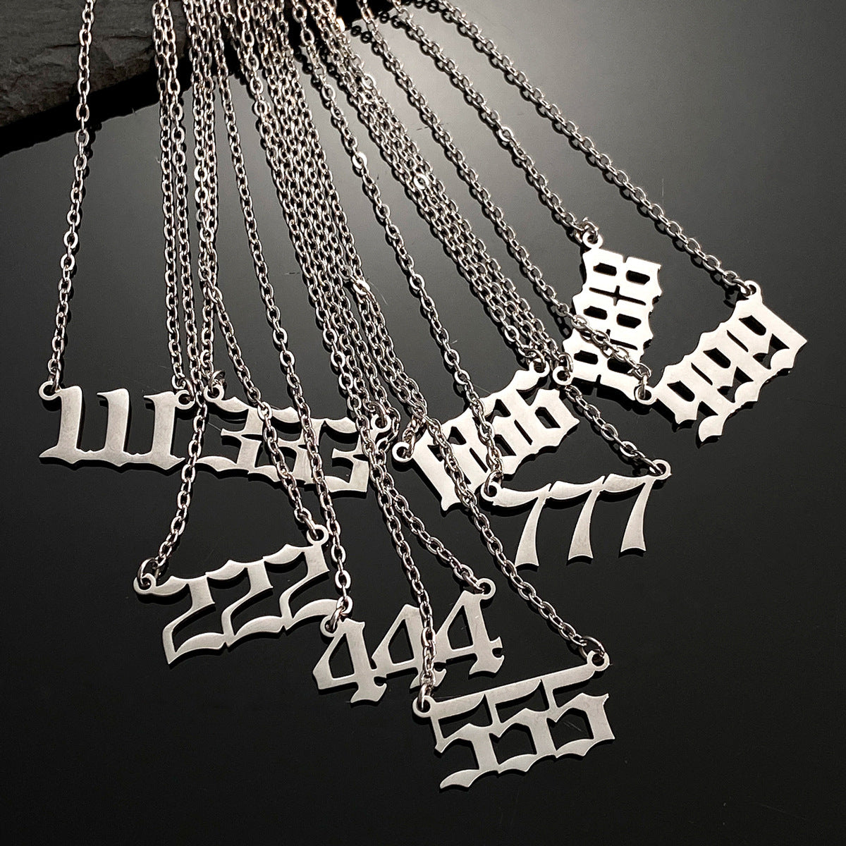 鈦鋼數字簡約項鍊－第二視角實拍｜https://igowo.tw/
