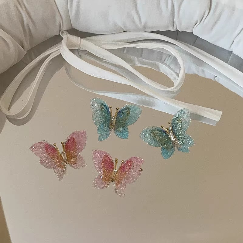 漸層蝴蝶立體耳釘－商品主圖｜https://igowo.tw/