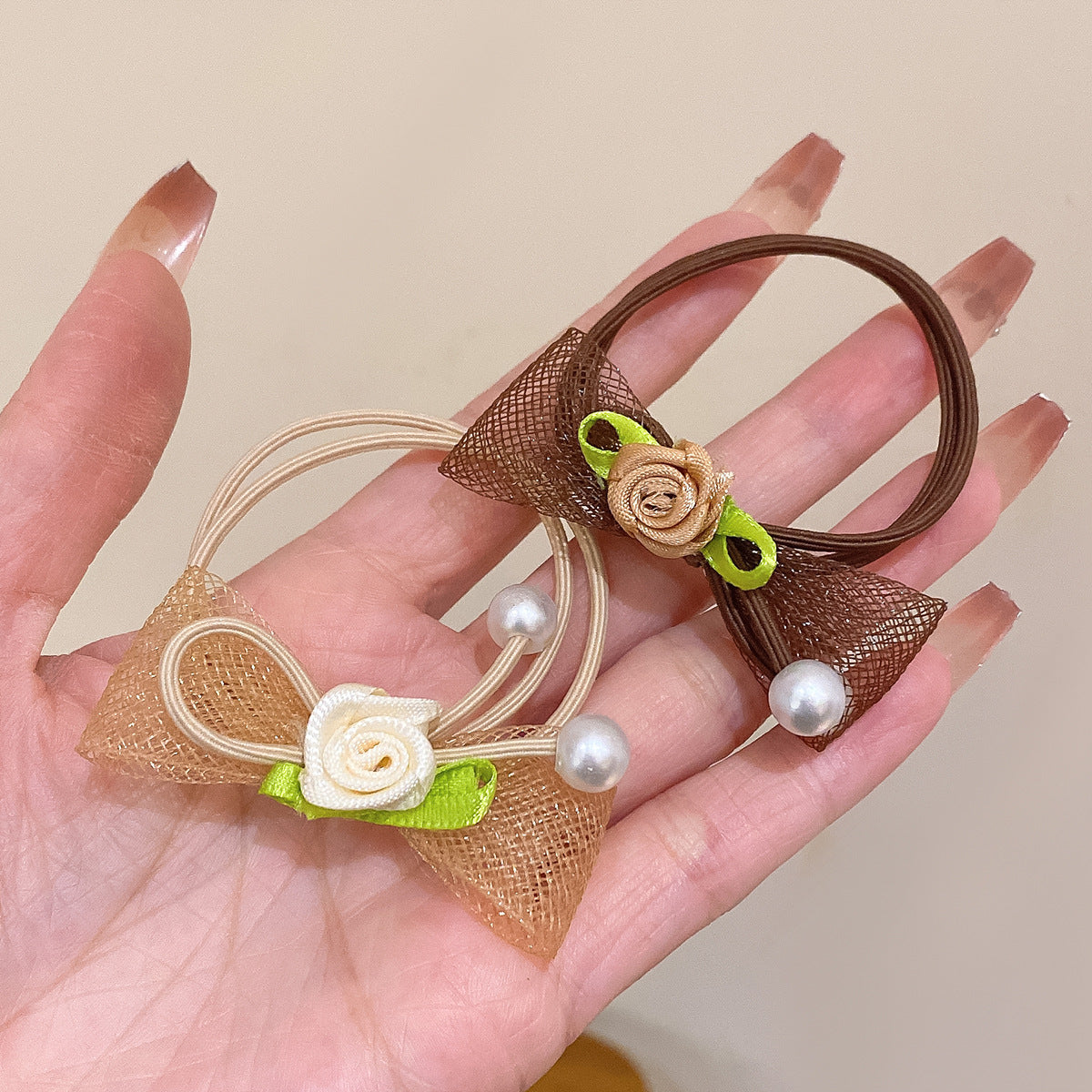 珍珠鈴蘭蝴蝶結髮圈－咖色款實拍｜https://igowo.tw/