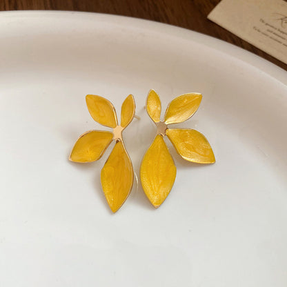 琺瑯珍珠樹葉花朵耳釘－細節特寫12｜https://igowo.tw/