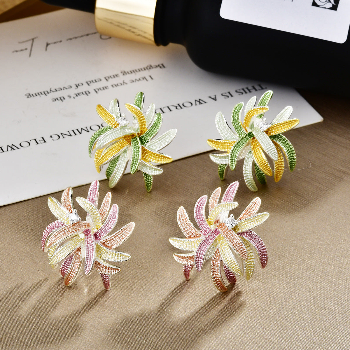 繽紛花朵耳釘－商品主圖｜https://igowo.tw/