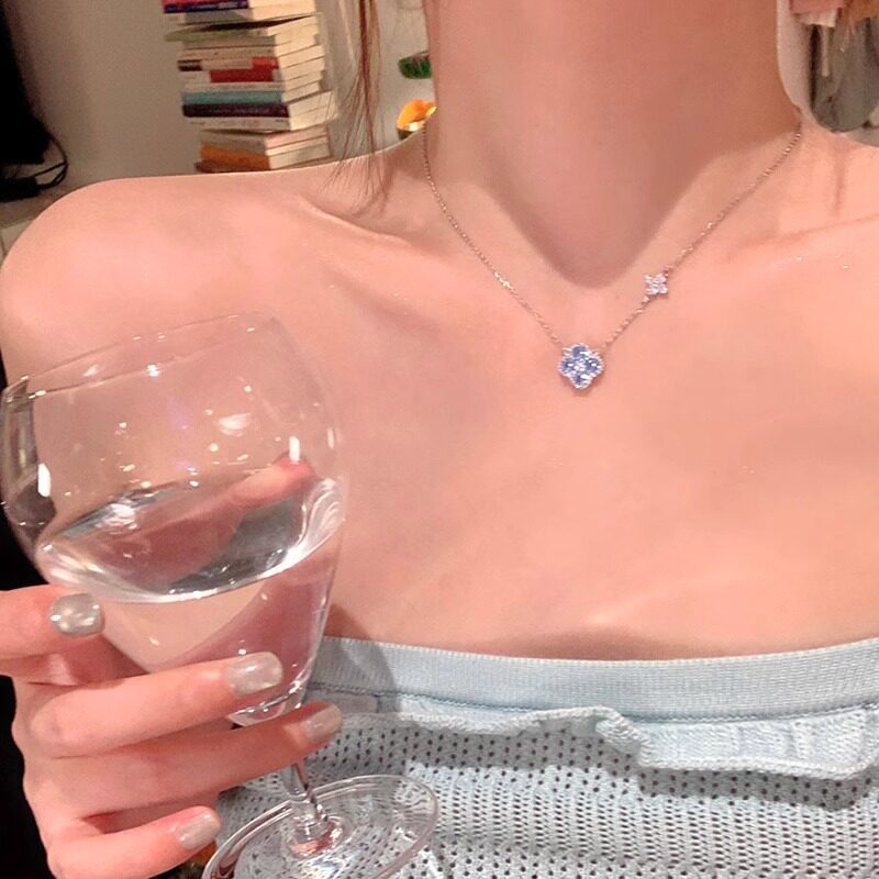 鋯石花朵項鍊－項鍊-銀色-藍色款實拍｜https://igowo.tw/