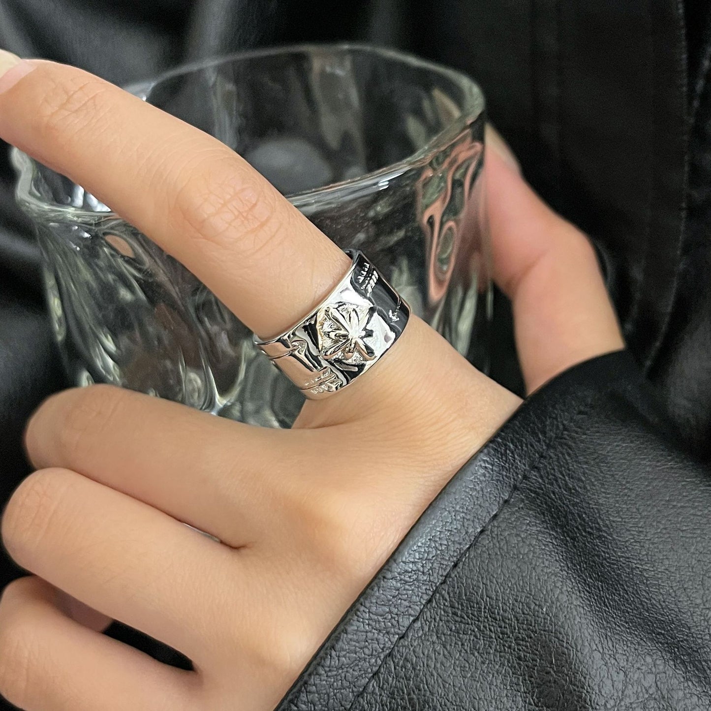 金屬花朵復古簡約戒指－商品主圖｜https://igowo.tw/