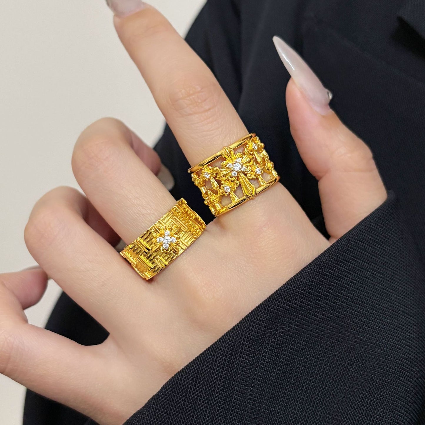 鋯石十字寬版鏤空戒指－商品主圖｜https://igowo.tw/