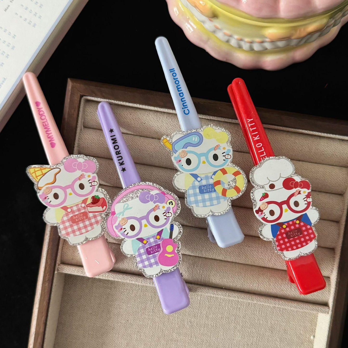 壓克力貓咪碎花髮夾－商品主圖｜https://igowo.tw/