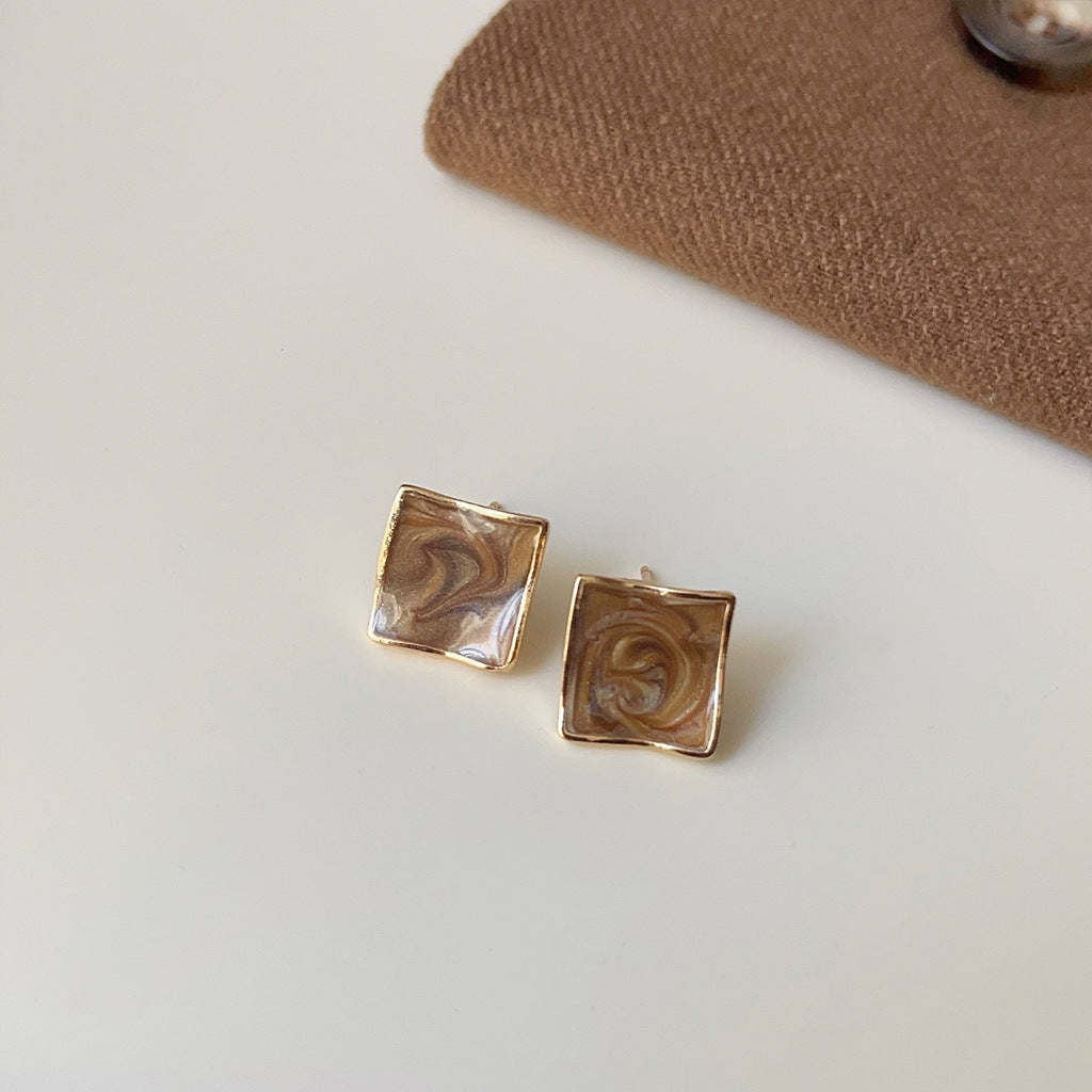 棕色復古耳環－細節特寫4｜https://igowo.tw/