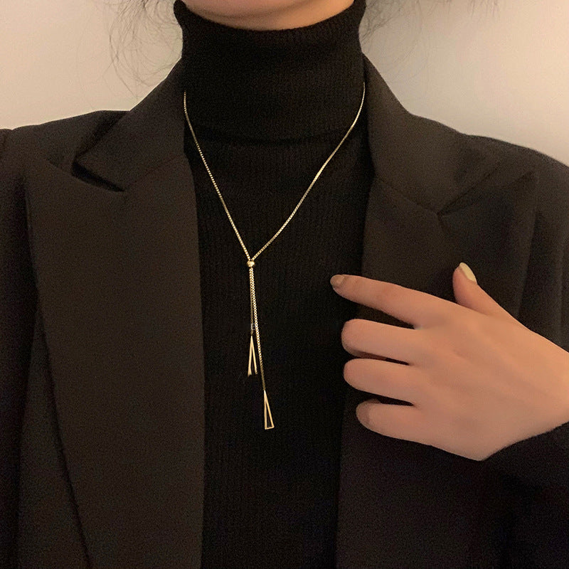 三角形簡約項鍊－細節特寫1｜https://igowo.tw/