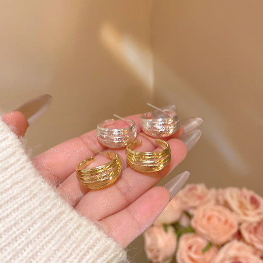 C形簡約耳環－商品主圖｜https://igowo.tw/