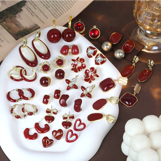 復古紅珍珠愛心耳釘－商品主圖｜https://igowo.tw/
