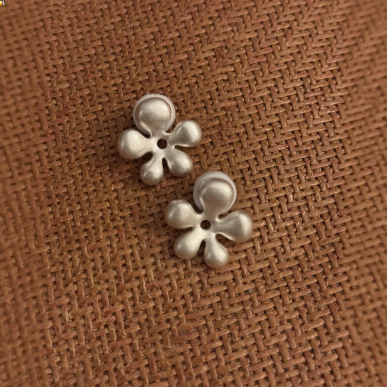 花朵磨砂復古耳釘