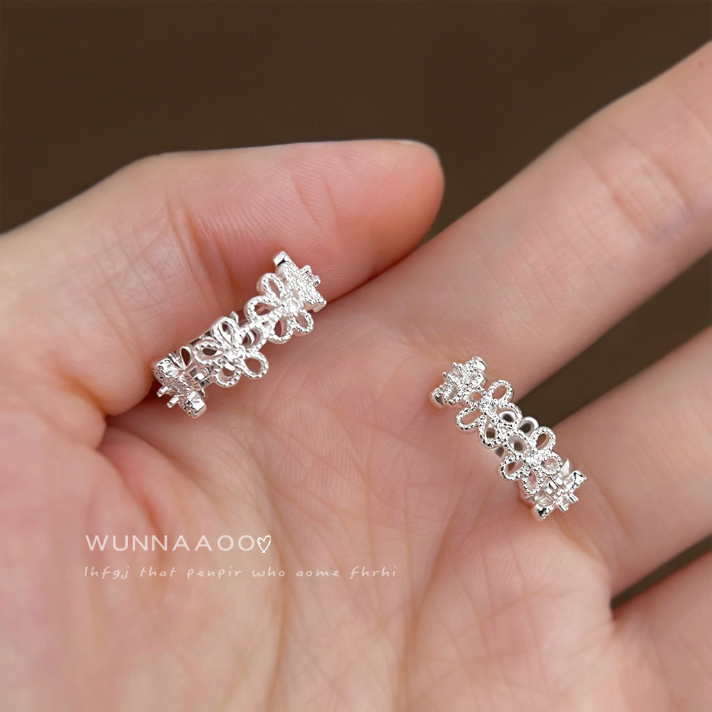鋯石花朵圓形鏤空耳環－商品主圖｜https://igowo.tw/