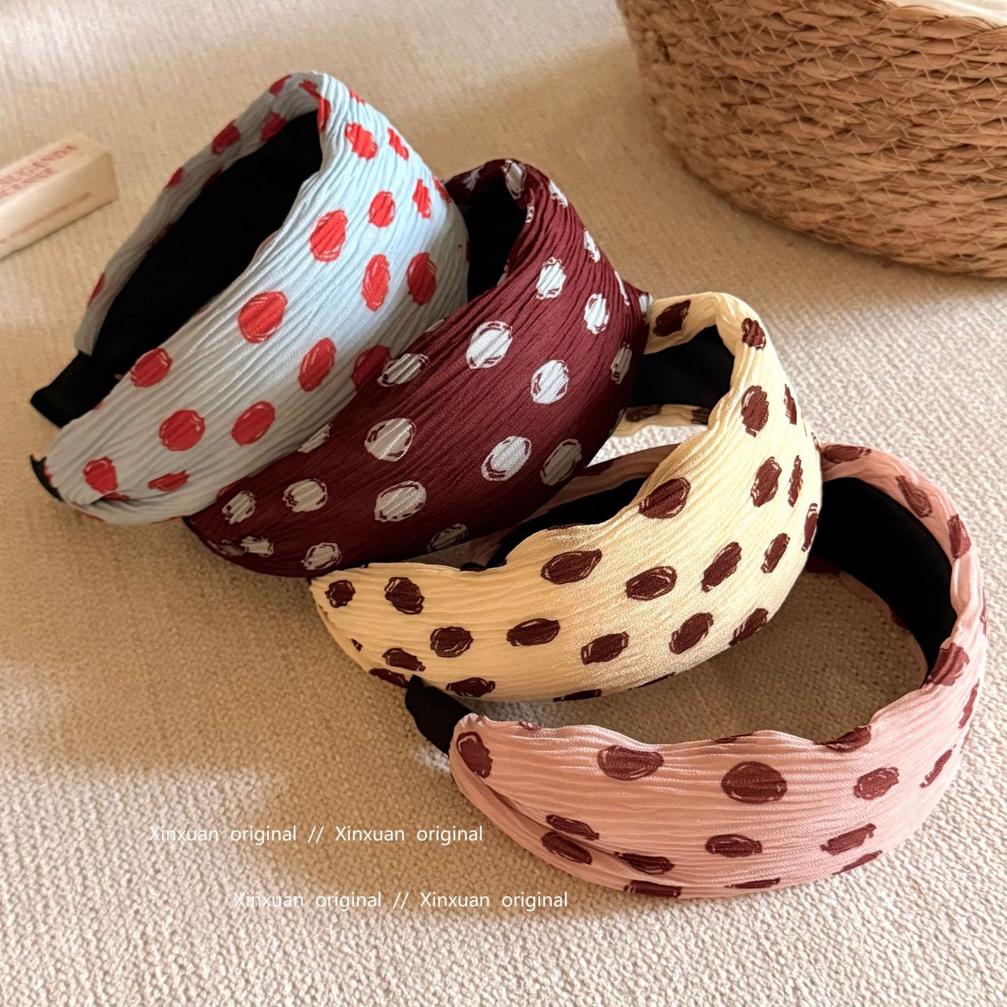 撞色波點寬版復古髮箍－商品主圖｜https://igowo.tw/