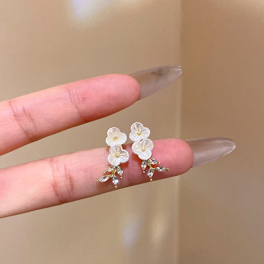 鋯石花朵小巧耳釘－商品主圖｜https://igowo.tw/