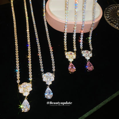 金色鋯石花朵墜飾項鍊－商品主圖｜https://igowo.tw/