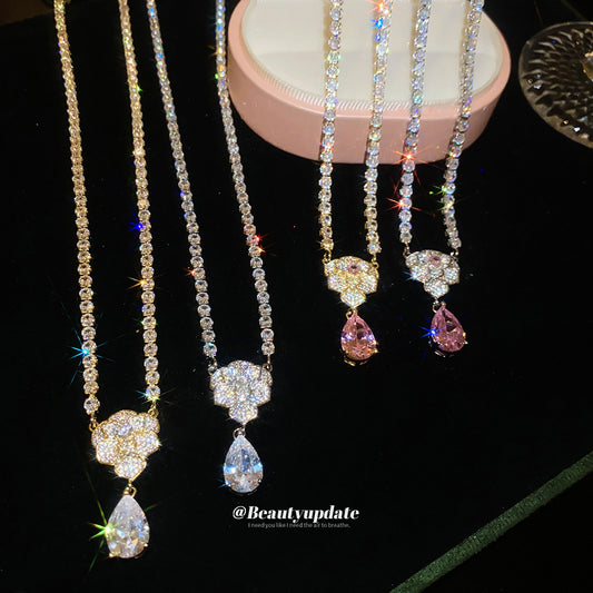 金色鋯石花朵墜飾項鍊－商品主圖｜https://igowo.tw/