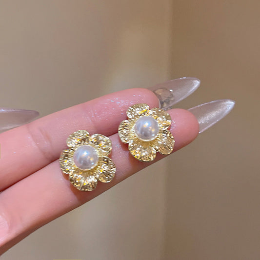 金色珍珠花朵復古耳環－商品主圖｜https://igowo.tw/