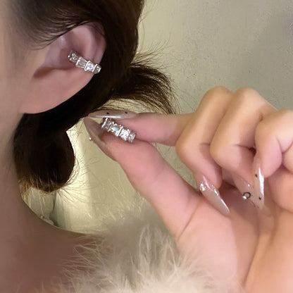 金色鋯石C形小巧耳夾－細節特寫36｜https://igowo.tw/