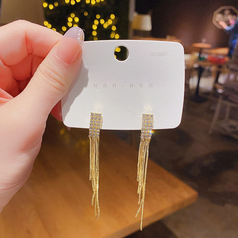 銀針樹葉流蘇鑲鑽耳墜－細節特寫11｜https://igowo.tw/